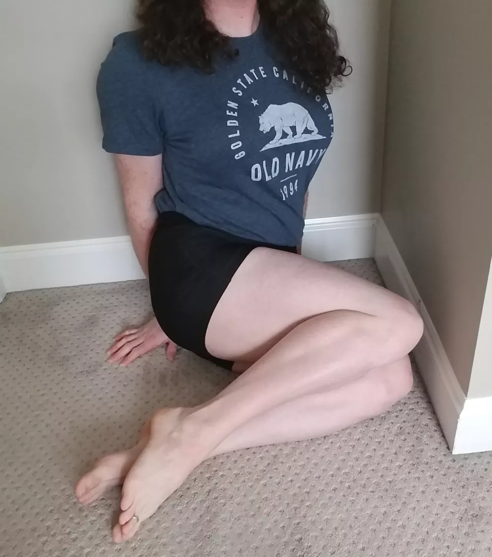 Can you spot my new toe ring? 😁