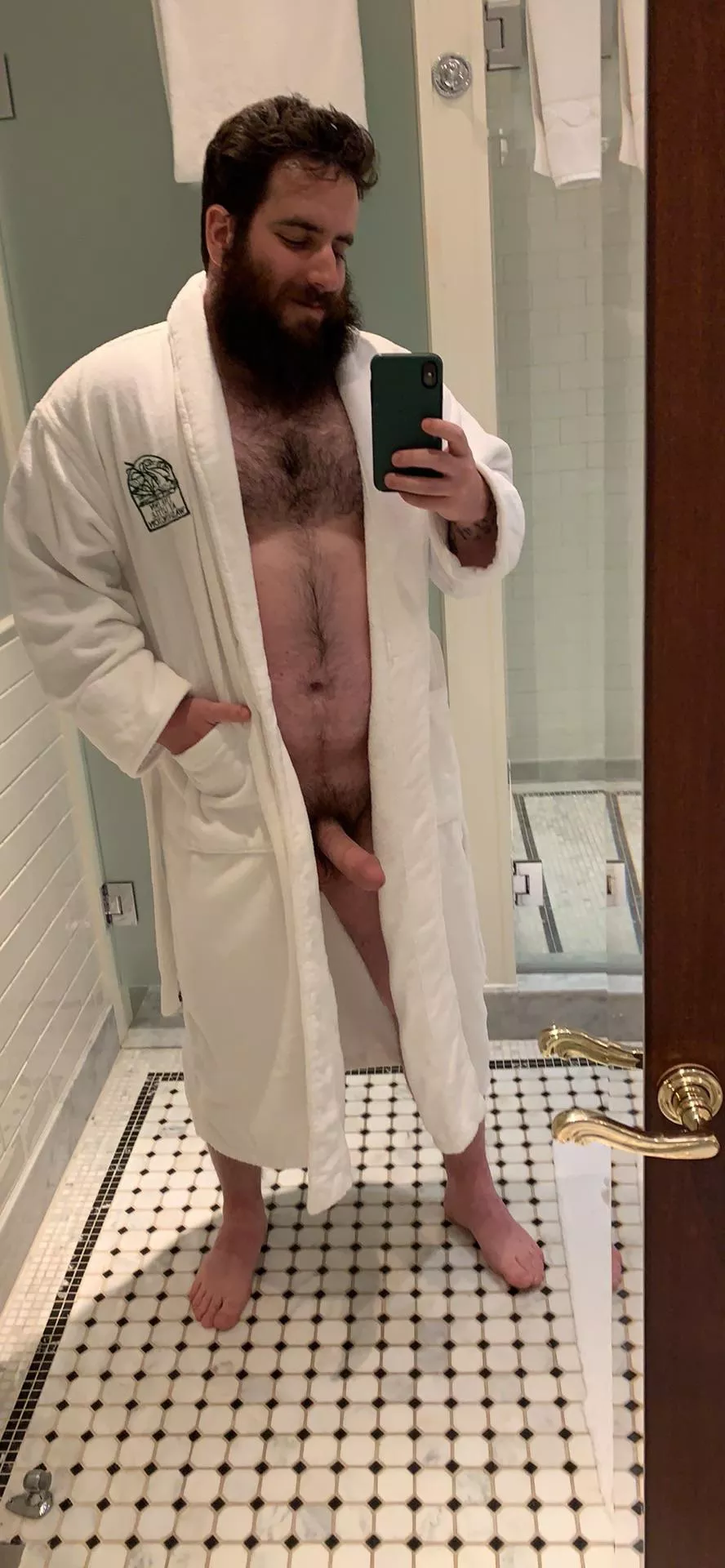 Can’t decide if the robe makes me feel more classy boujie or Spirodon Skorpio… Can’t decide if the robe makes me feel more classy boujie or Spirodon Skorpio…