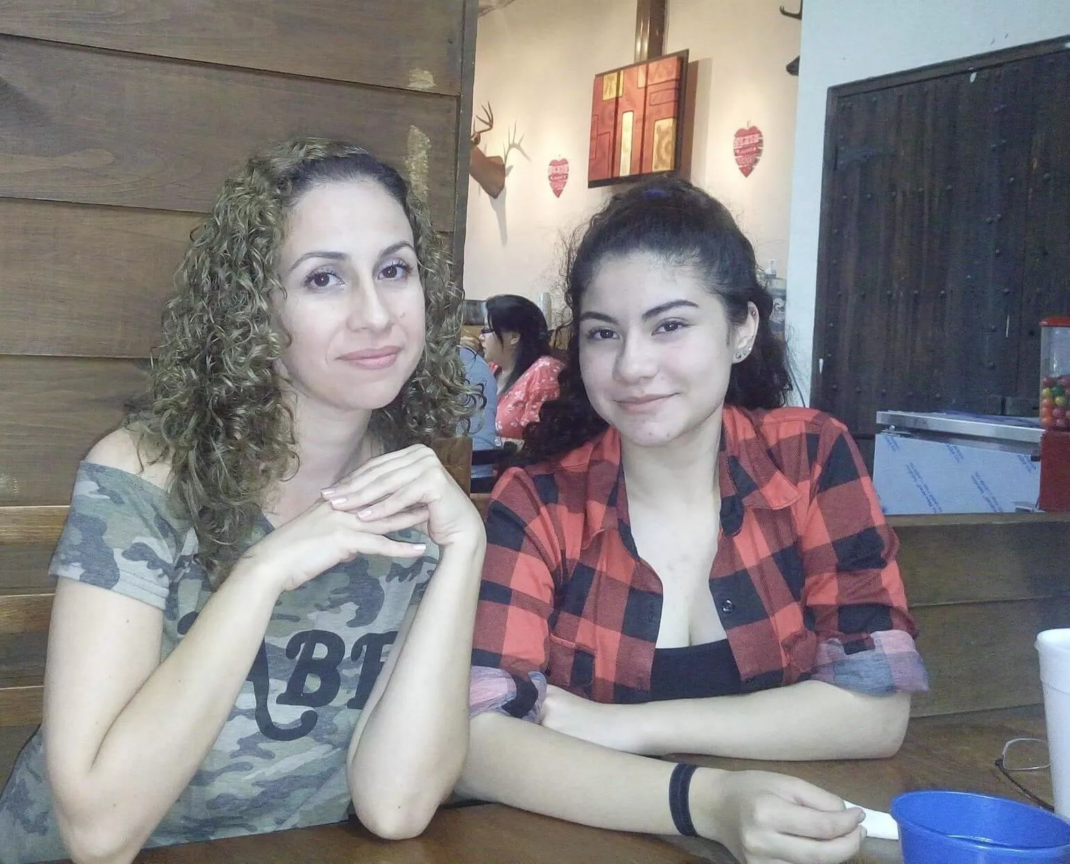 Can’t decide which one😩 wanna help?