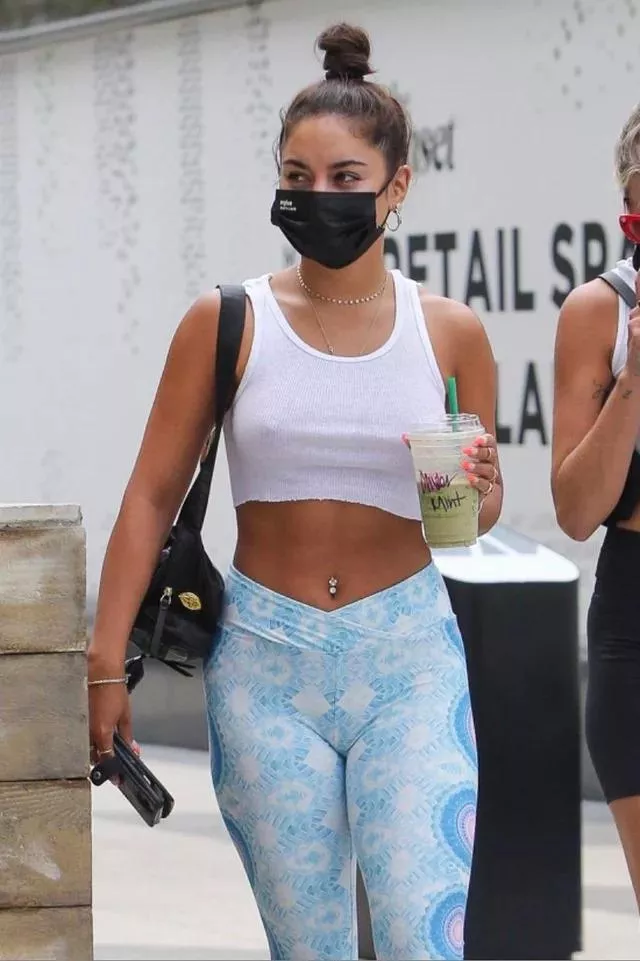 Can’t get Vanessa Hudgens’s belly button out of my head. I definitely think I’m developing a new fetish thanks to her…