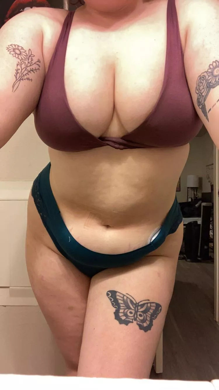 Can’t wait [f]or Santa to cum 🎅🏻