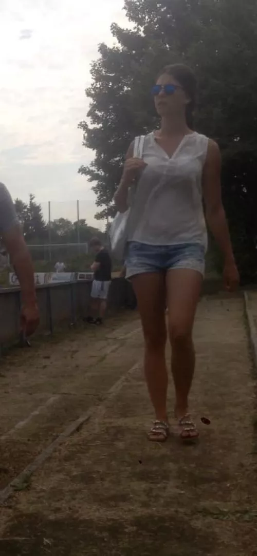 Caught her:) see thru