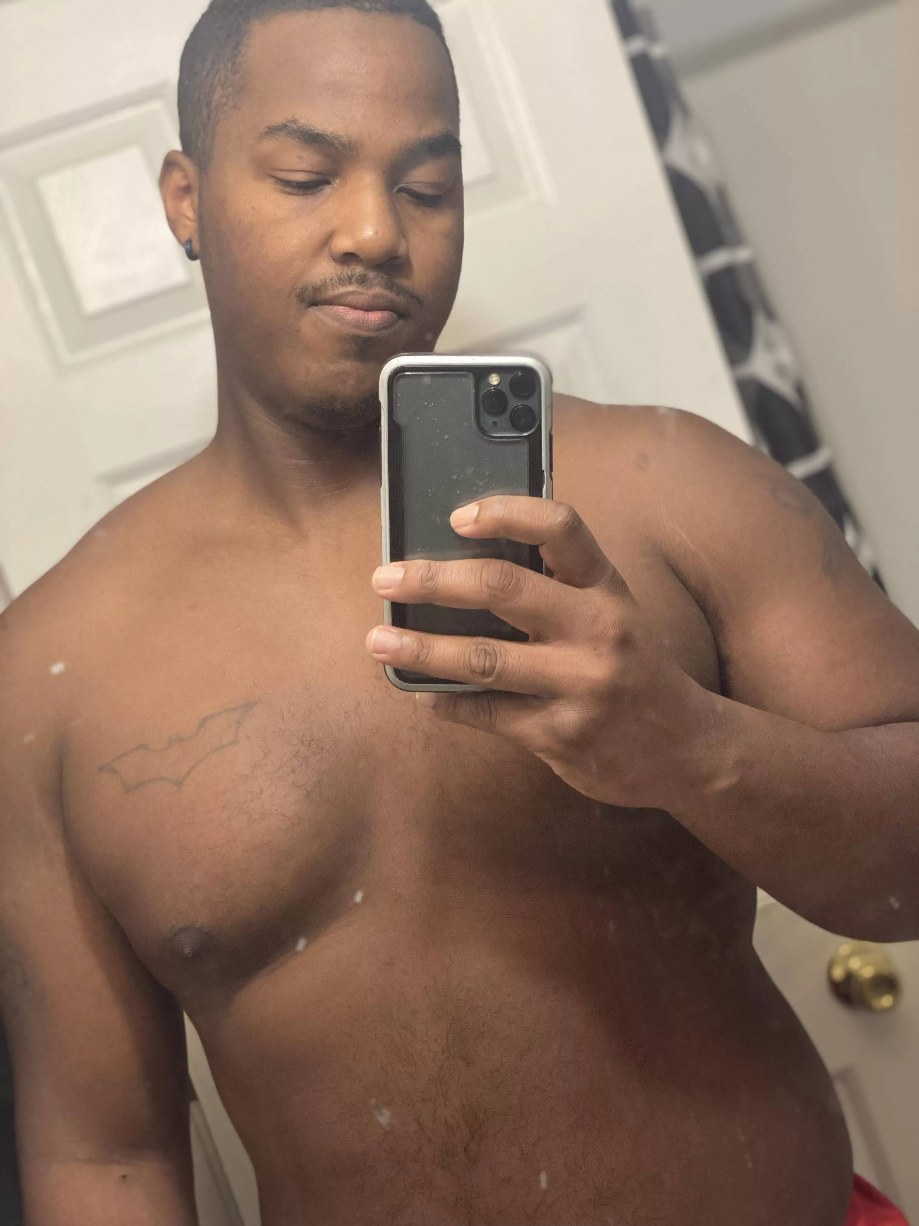 Celebrating this Cake Day with a classic dirty mirror bathroom selfie 😋 Celebrating this Cake Day with a classic dirty mirror bathroom selfie 😋