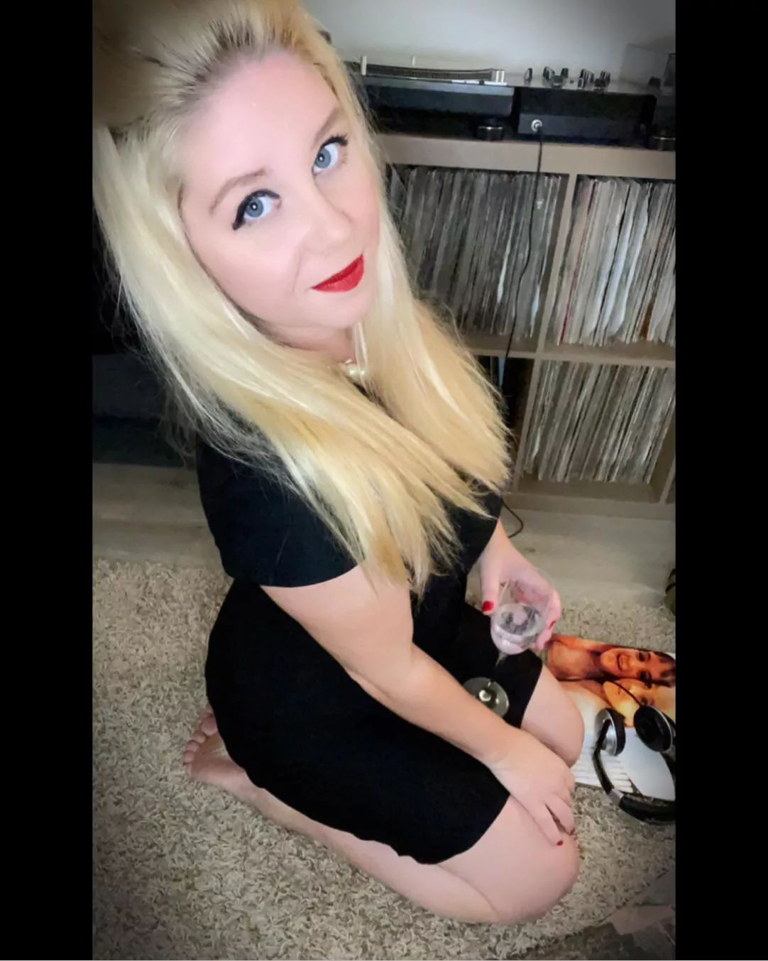 Champagne makes me feisty and naughty 😈 discount links in comments. 💦 I want to see you cum & play to me