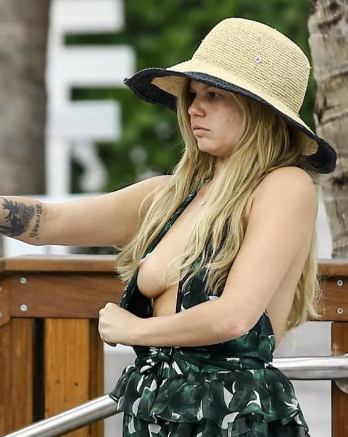Chanel West Coast nip slip while taking a selfie
