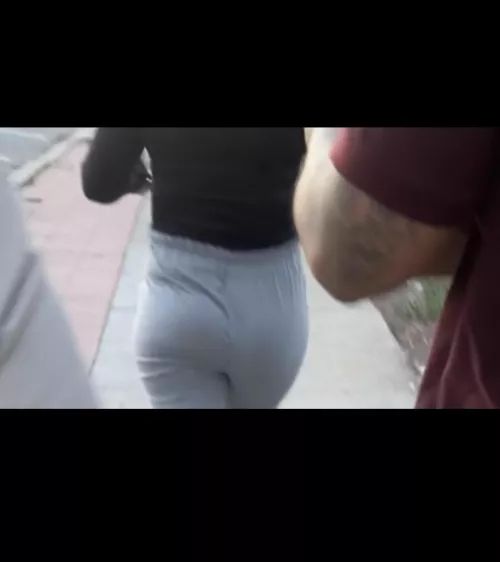 Check out how my booty jiggles on my Page ! These pants where too small for my cheeks