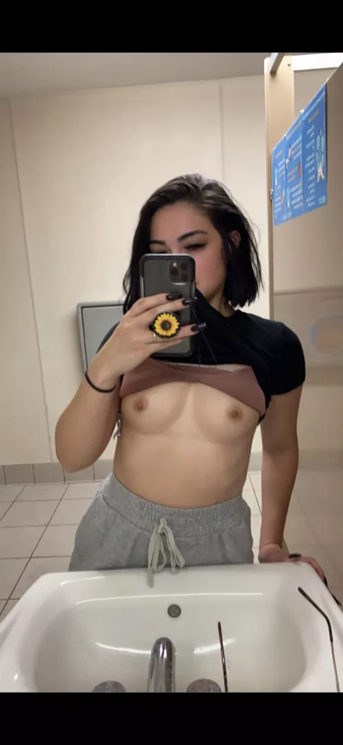 Check out my FREE account!! 🖤🖤🖤