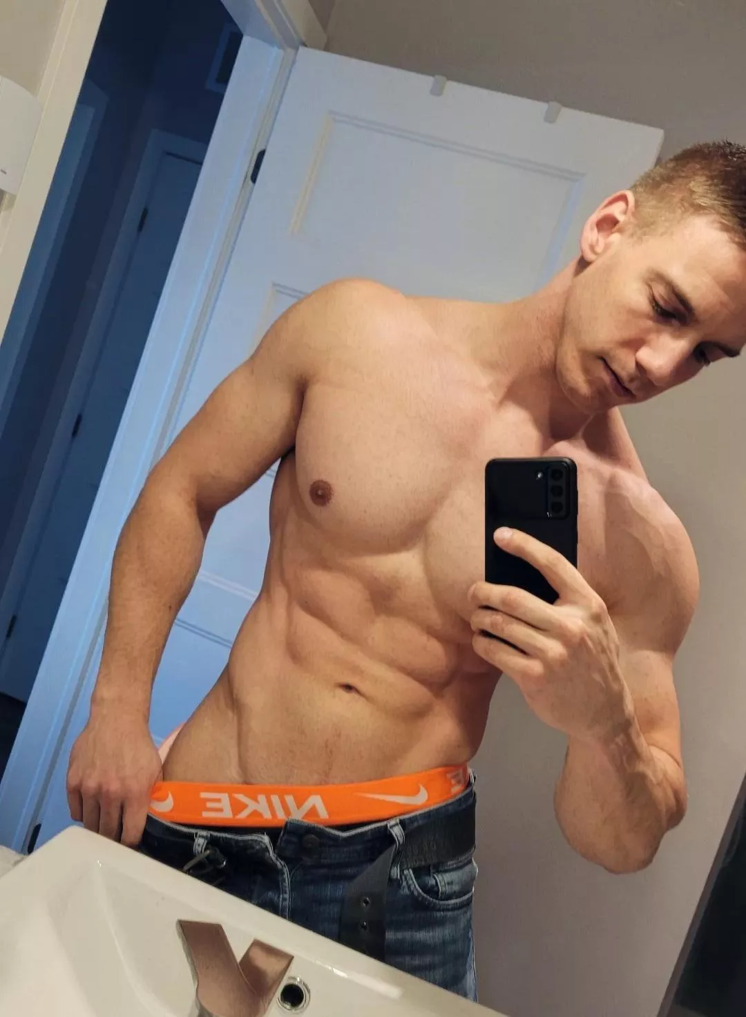 Checking Gains on my rest day 😁💪 Checking Gains on my rest day 😁💪