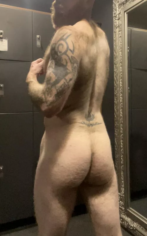 Cheeky pic from the gym changing room! 😜