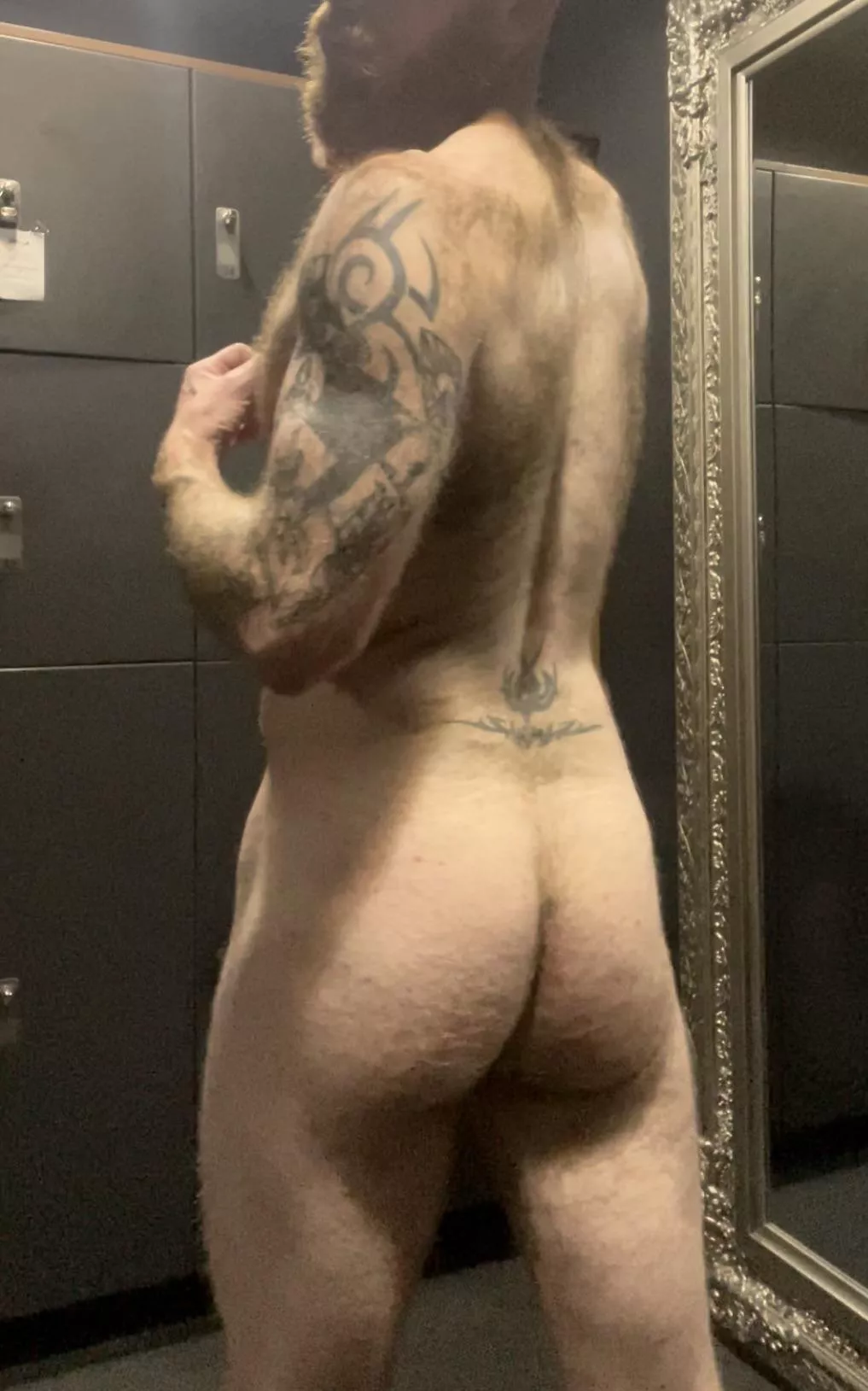 Cheeky pic from the gym changing room! 😜