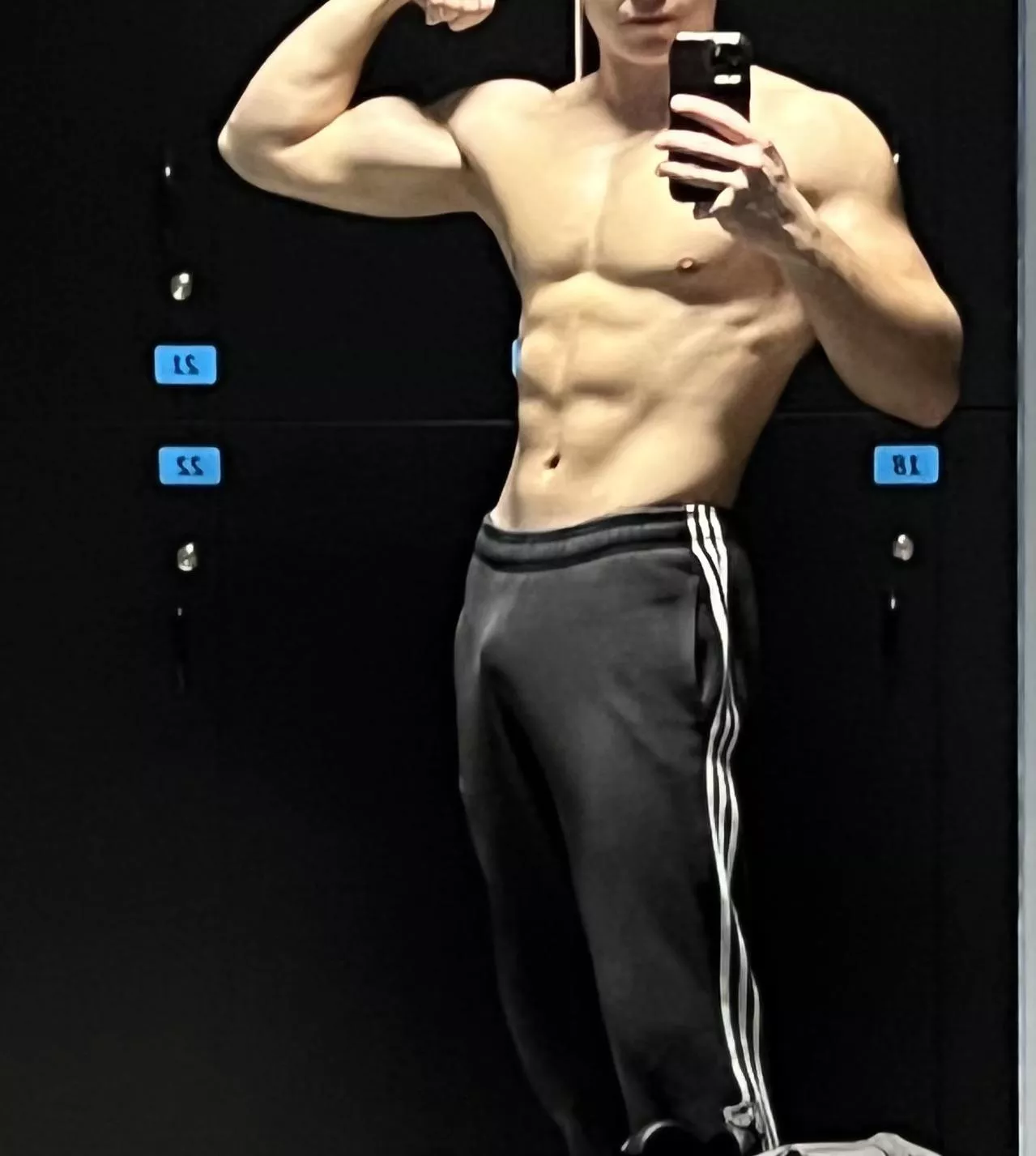 Cheeky pump pic😄 21(M)