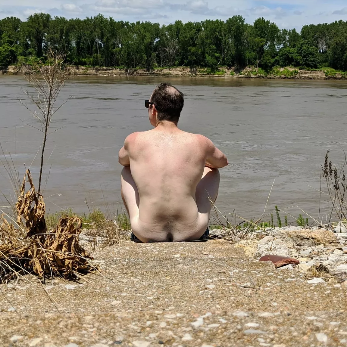Chilling by the MO river