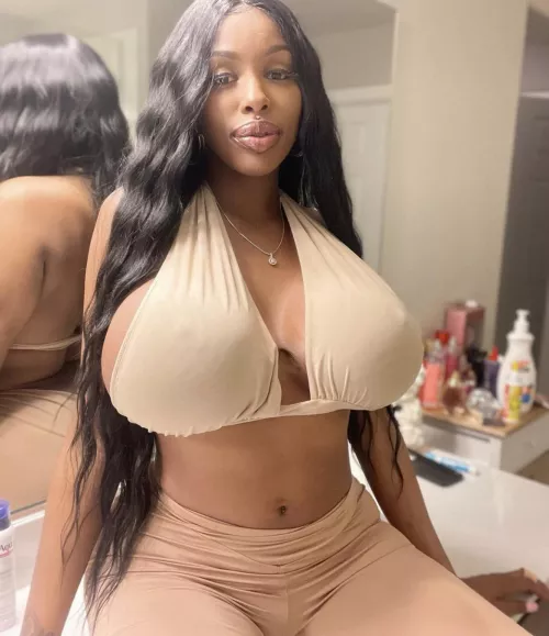 Chocolate Bimbo. Love her body.