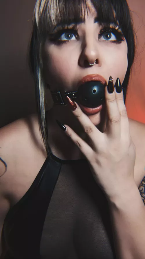 Choke me like you hate me 😏