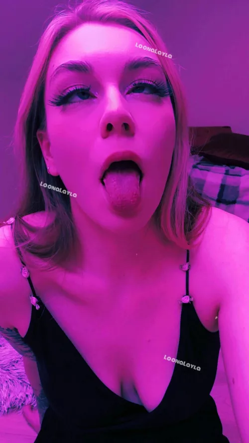 Christmas ahegao for you... Got something for my tongue? 👅💗