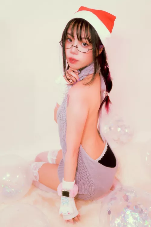 Christmas gorl 🎁💕🤍 by holosaxual