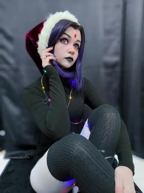 Christmas Raven by soot_sprite_o