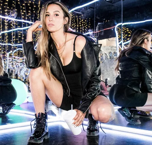 Christy Carlson Romano round booty in spandex