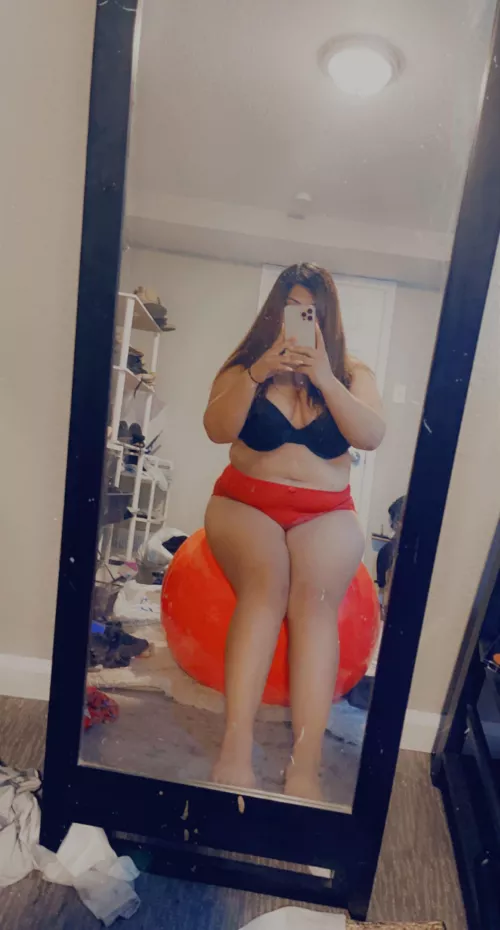 Chubby girl looking for followers to view my stories. I only post mild nsfw :) not looking to chat.