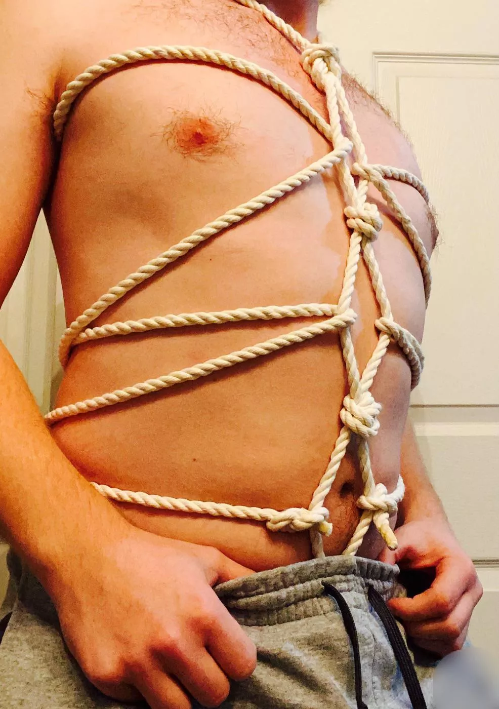 Classic Hishi Karada, not the prettiest but it’s my first attempt at shibari, super comfortable! Classic Hishi Karada, not the prettiest but it’s my first attempt at shibari, super comfortable!