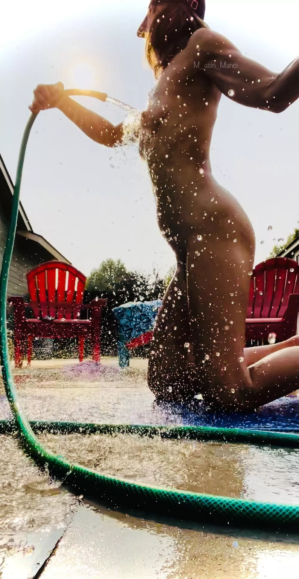 Cleaning my yoga mat.. anyone wanna help? ☀️💦