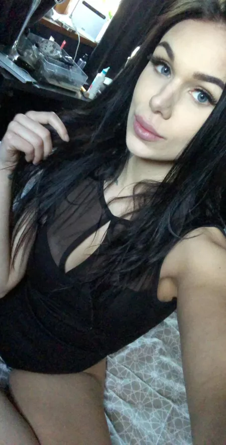 Click the arrow + and il return the favor back Comment 👍👍if you wanna talk with me❤️ K!k loviescot