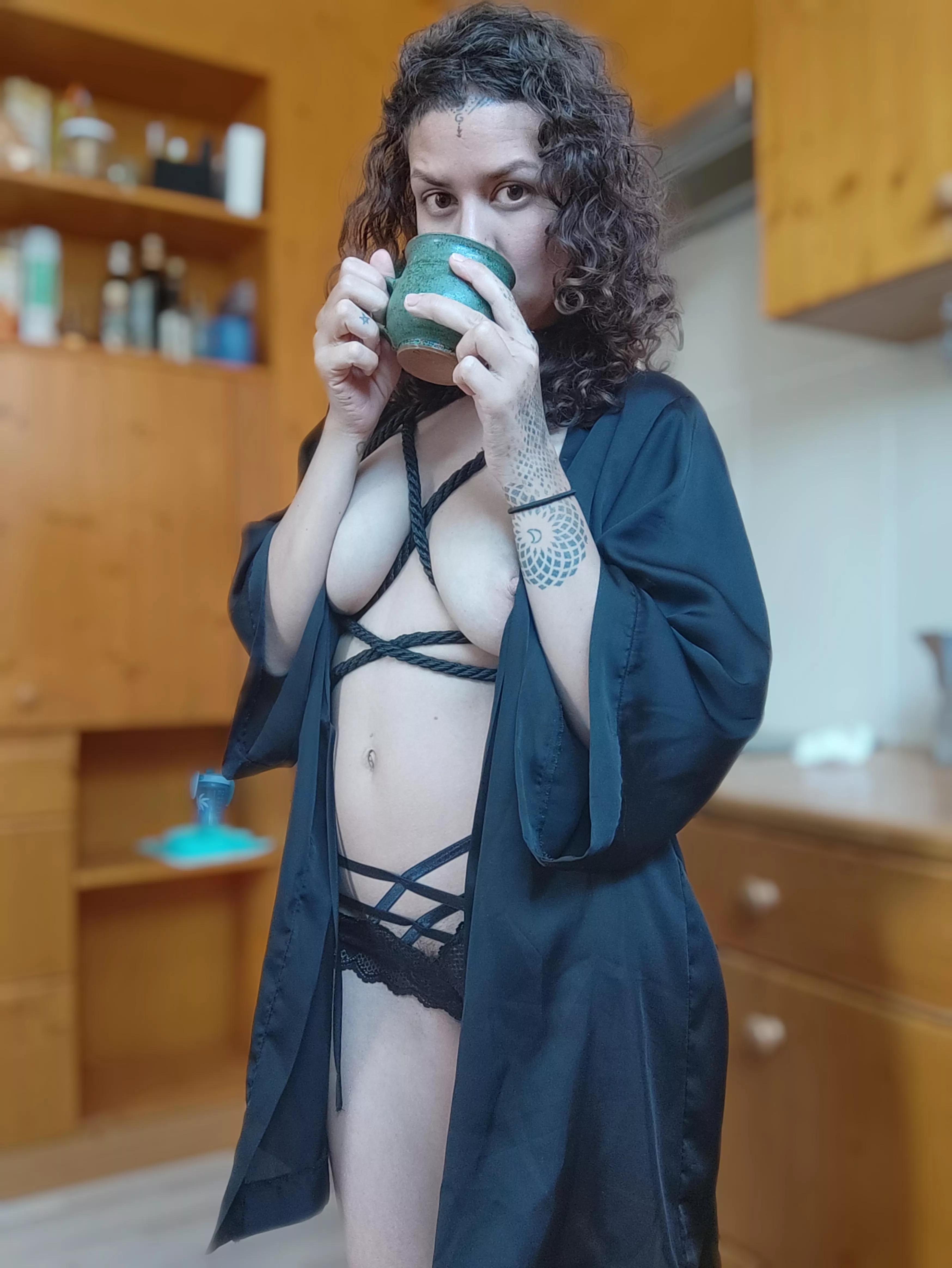 coffee and some rope play? please tell me yiur fantasy 🖤🤤