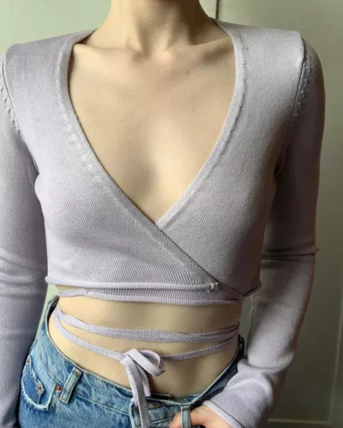 Collarbones so sharp, you'll be in danger of cutting your tongue should you run it along them!