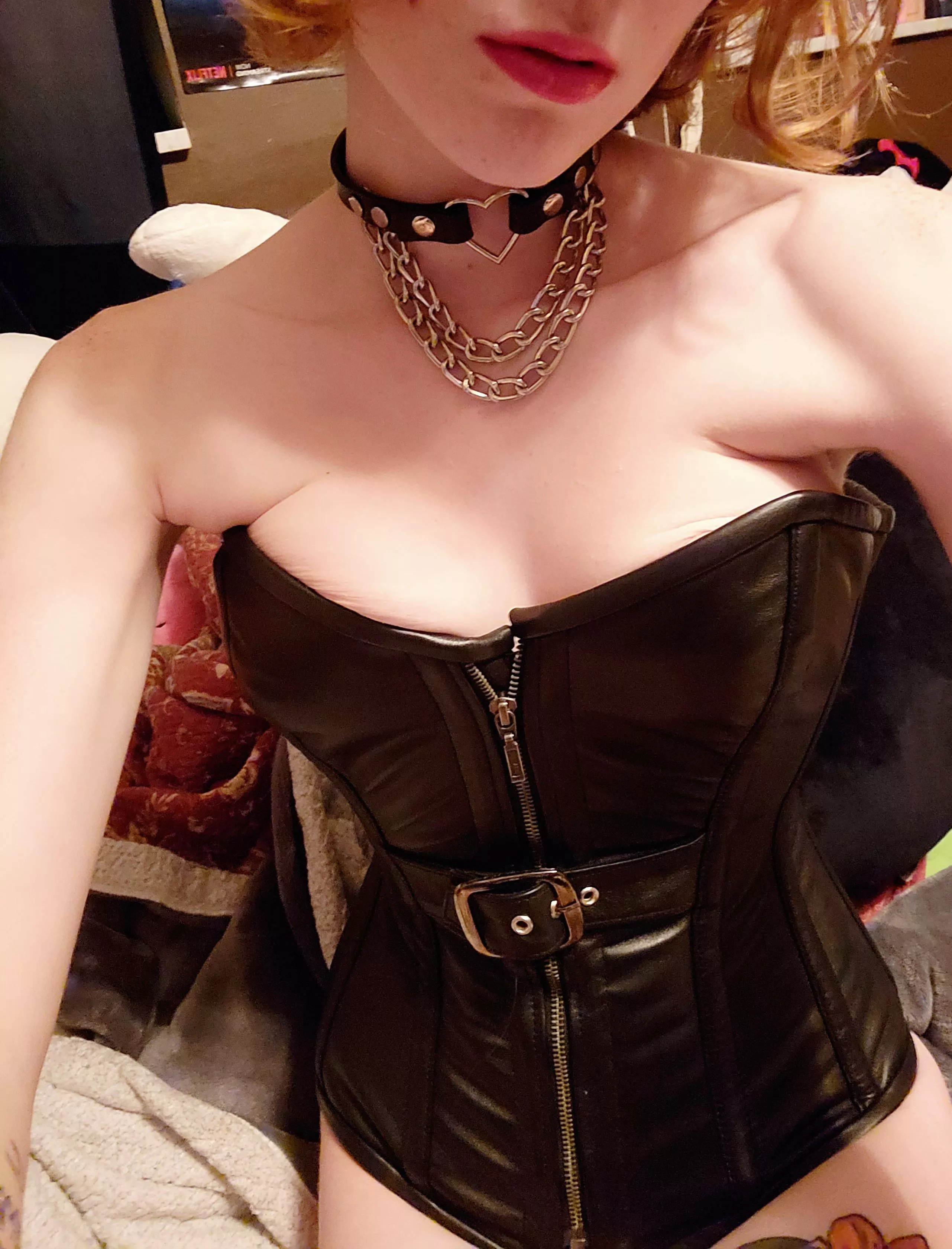 Collared and ready to serve 🖤❤