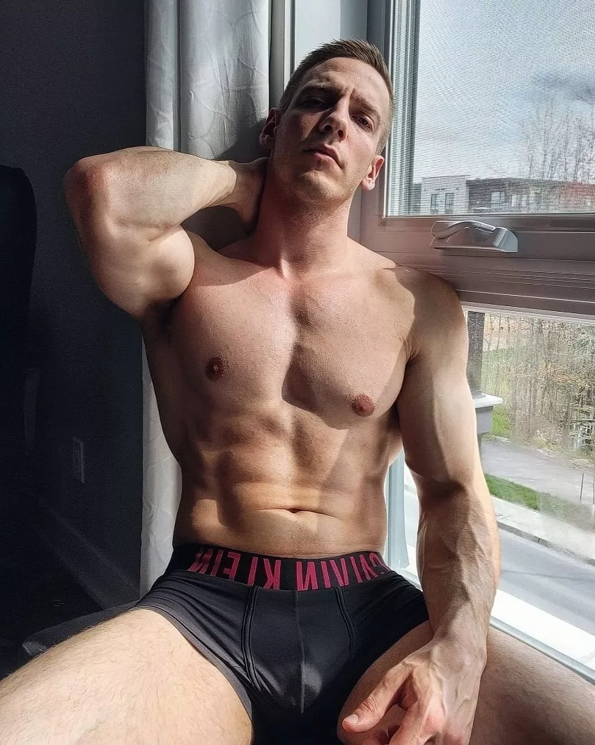 Come and sit next to me. We need to talk about us 😈 Come and sit next to me. We need to talk about us 😈