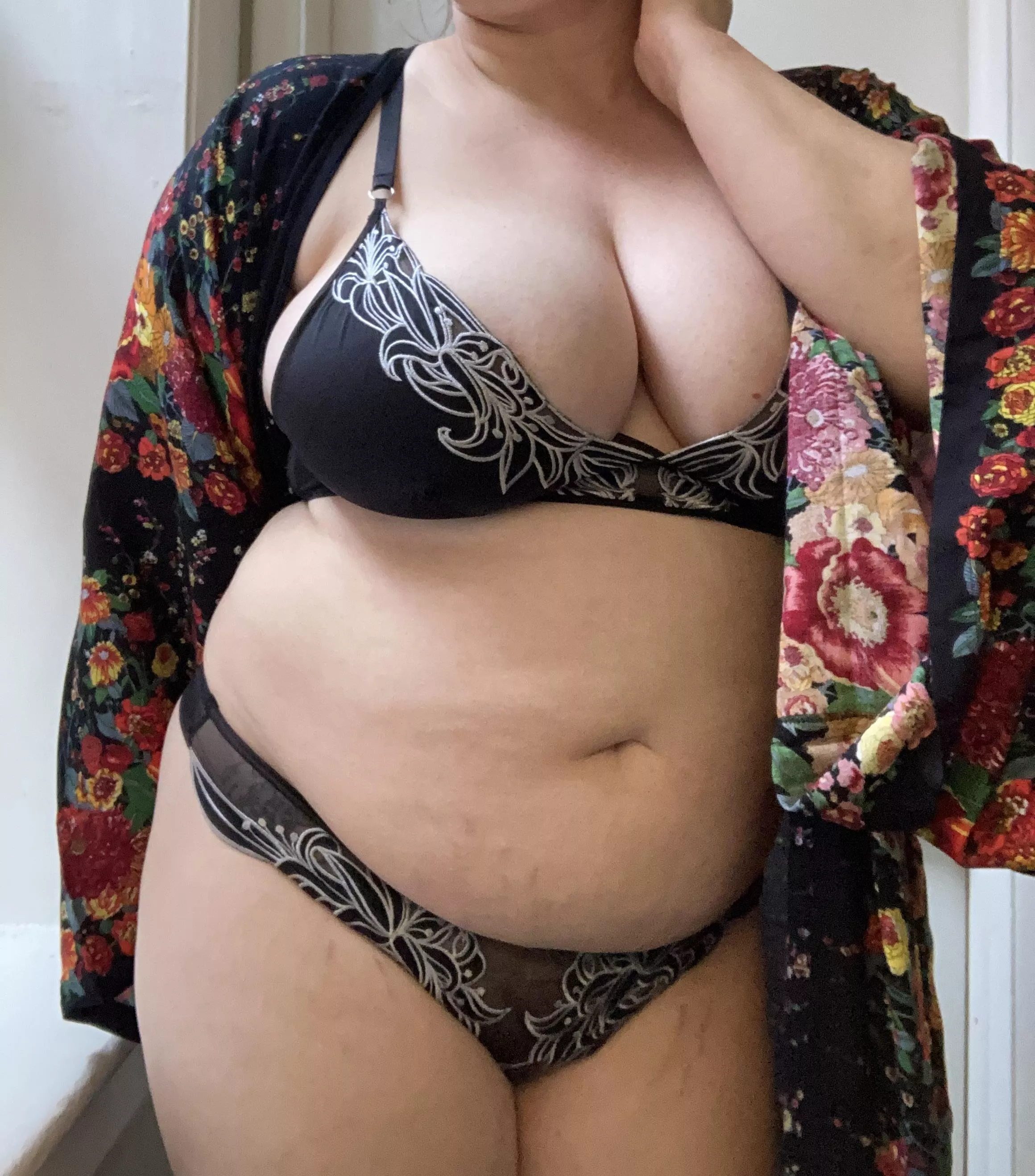 Come back to bed. Stay here a little longer please.