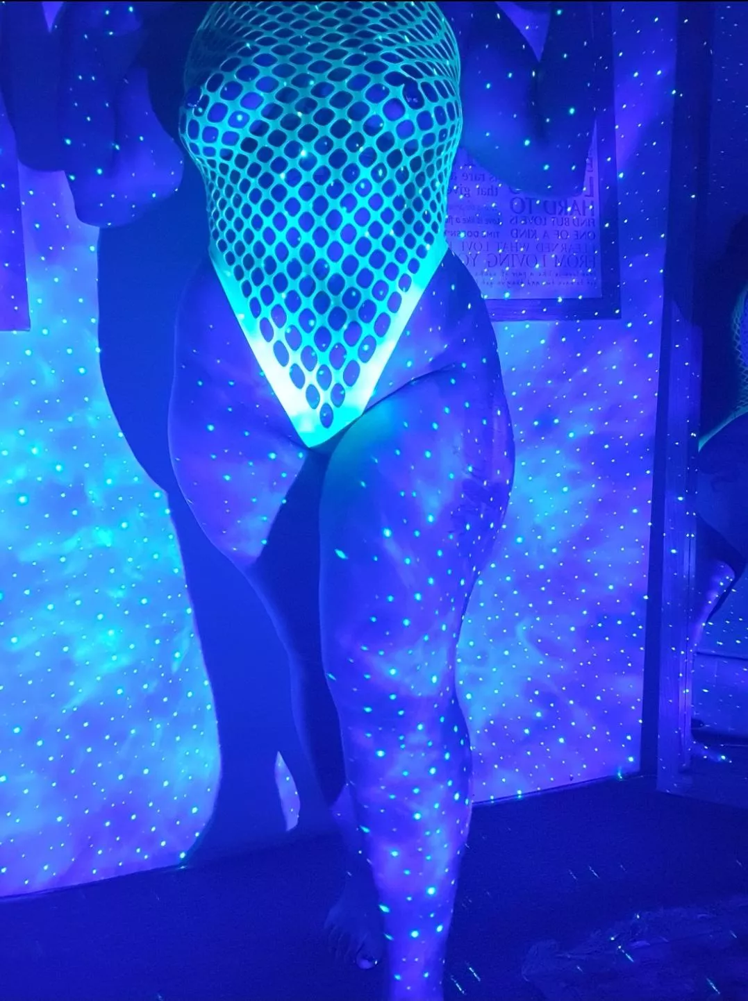 Come glow in the dark with me x Come glow in the dark with me x