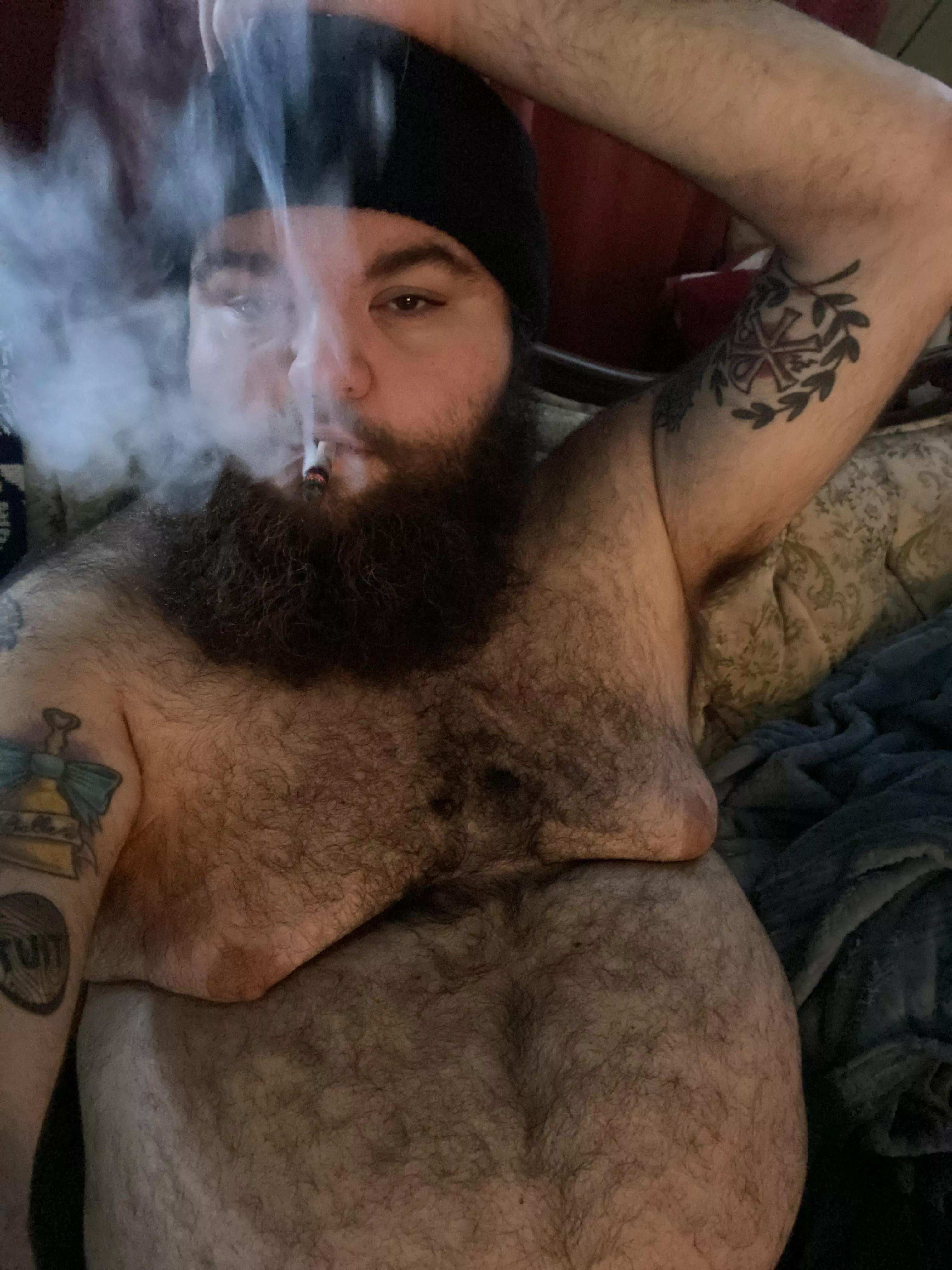 Come have a smoke with daddy. 🐻
