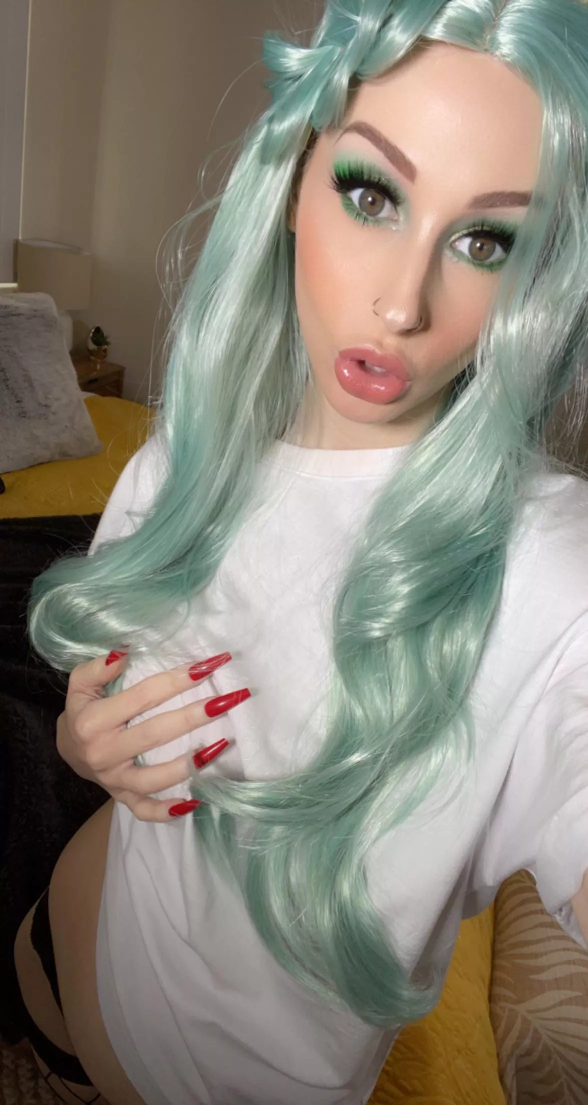 Come have some fun with me! Live in 10 mins 😈😘 https://m.chaturbate.com/cupacakeus/