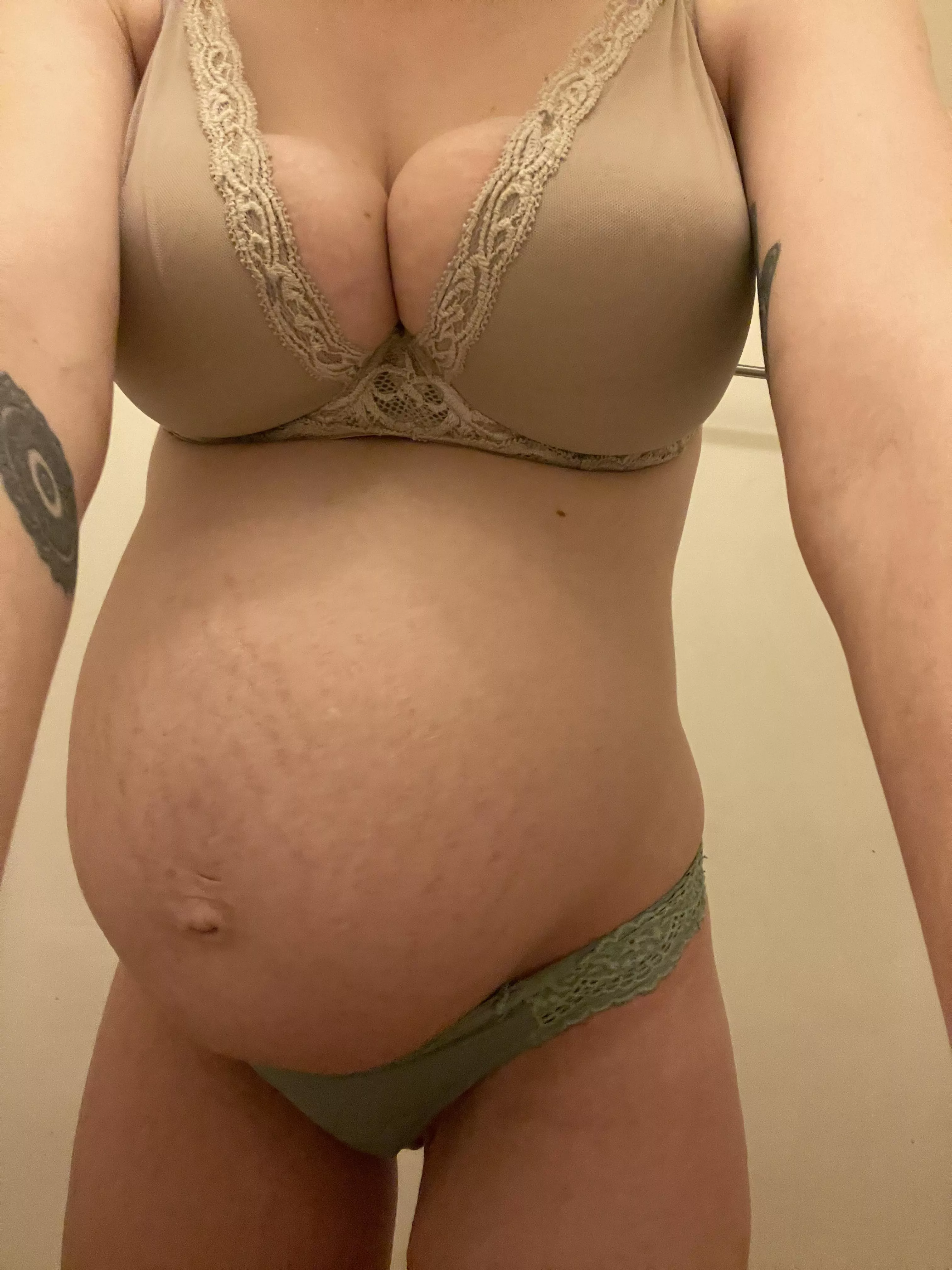 come help me get lathered with lotion and make sure that I don’t miss a spot😋