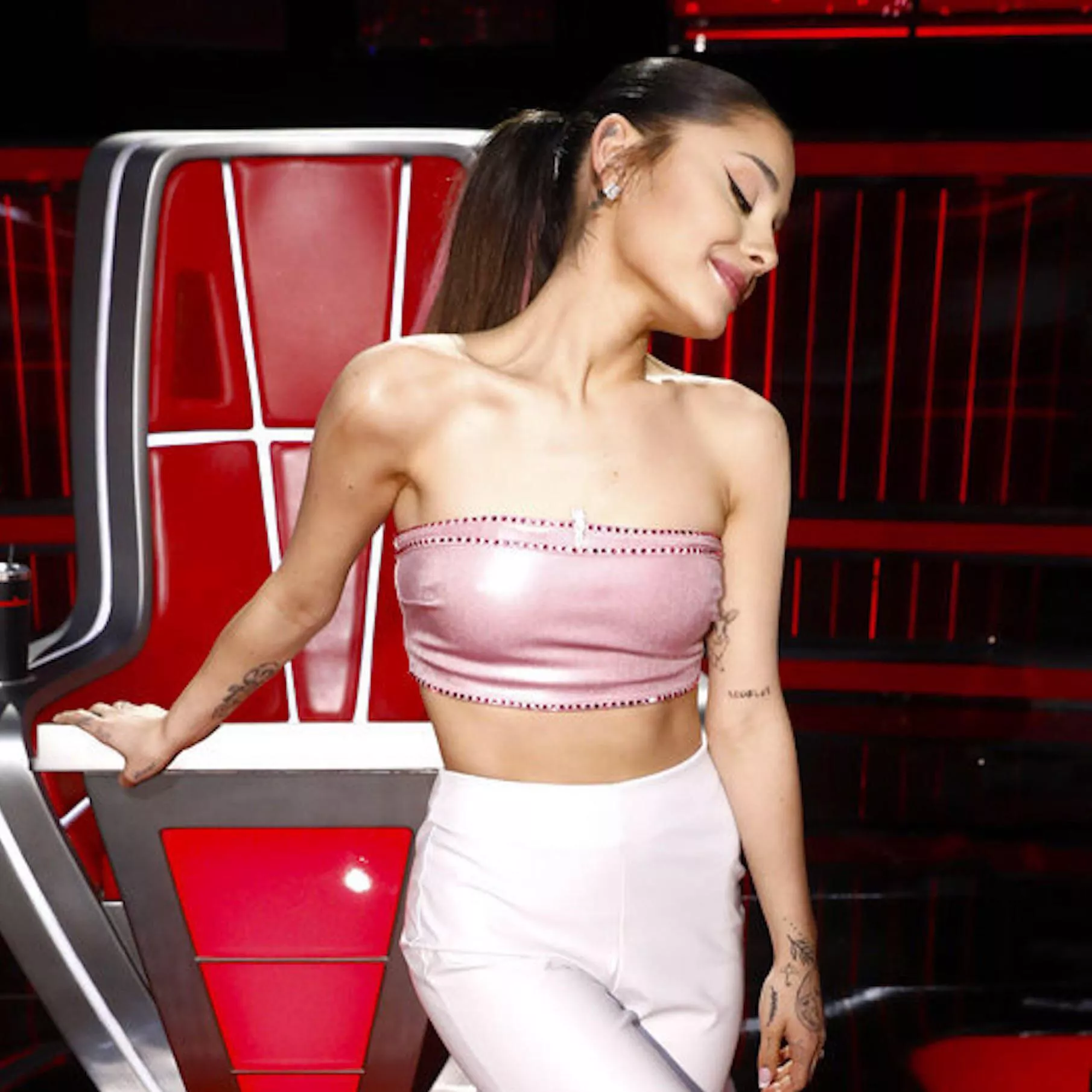 Come jerk with me to Ariana Grande and Nicki Minaj. I want to sub to an alpha for them.