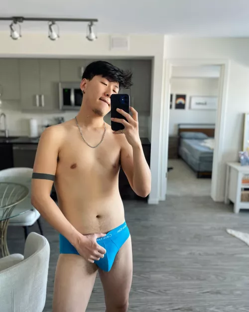 Come lick my bulge ;)