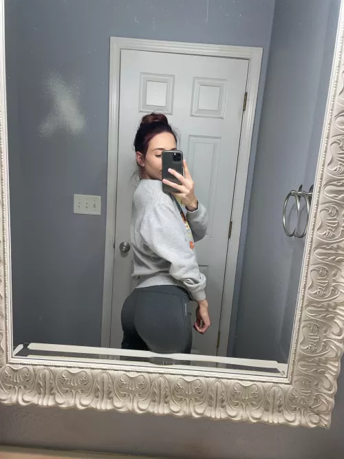 Come play with me on this free account π I take customs and requests ππ₯°