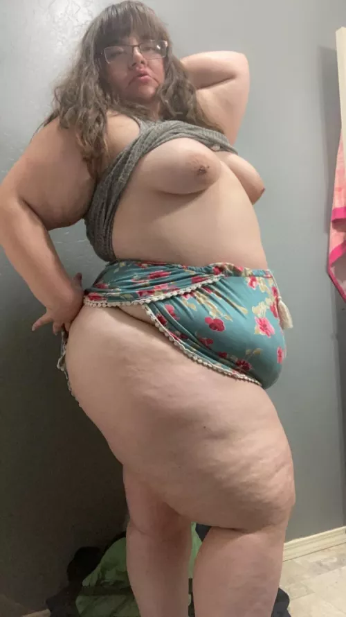 Come play with my ass & tits 🥺