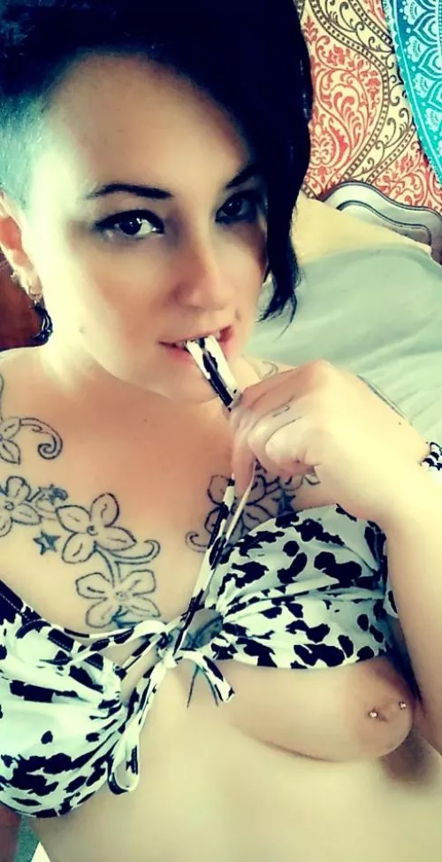Come play with the naughty milf next door ๐ฟ