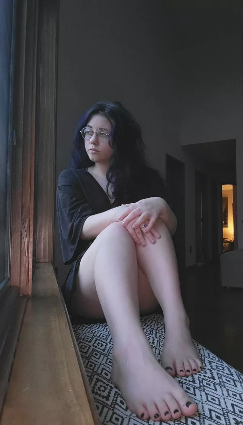 Come relax and enjoy my feet ๐