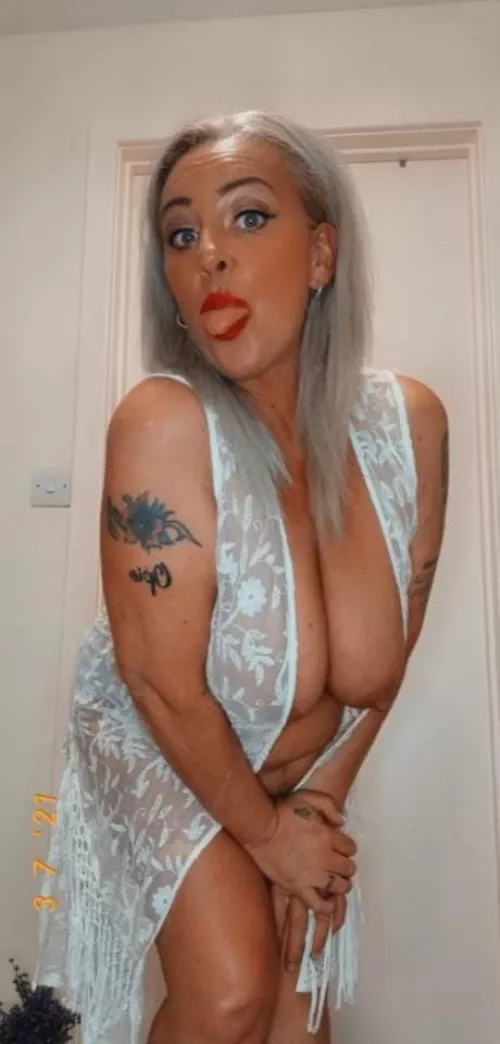 Come sample a real milfs naughty side f46