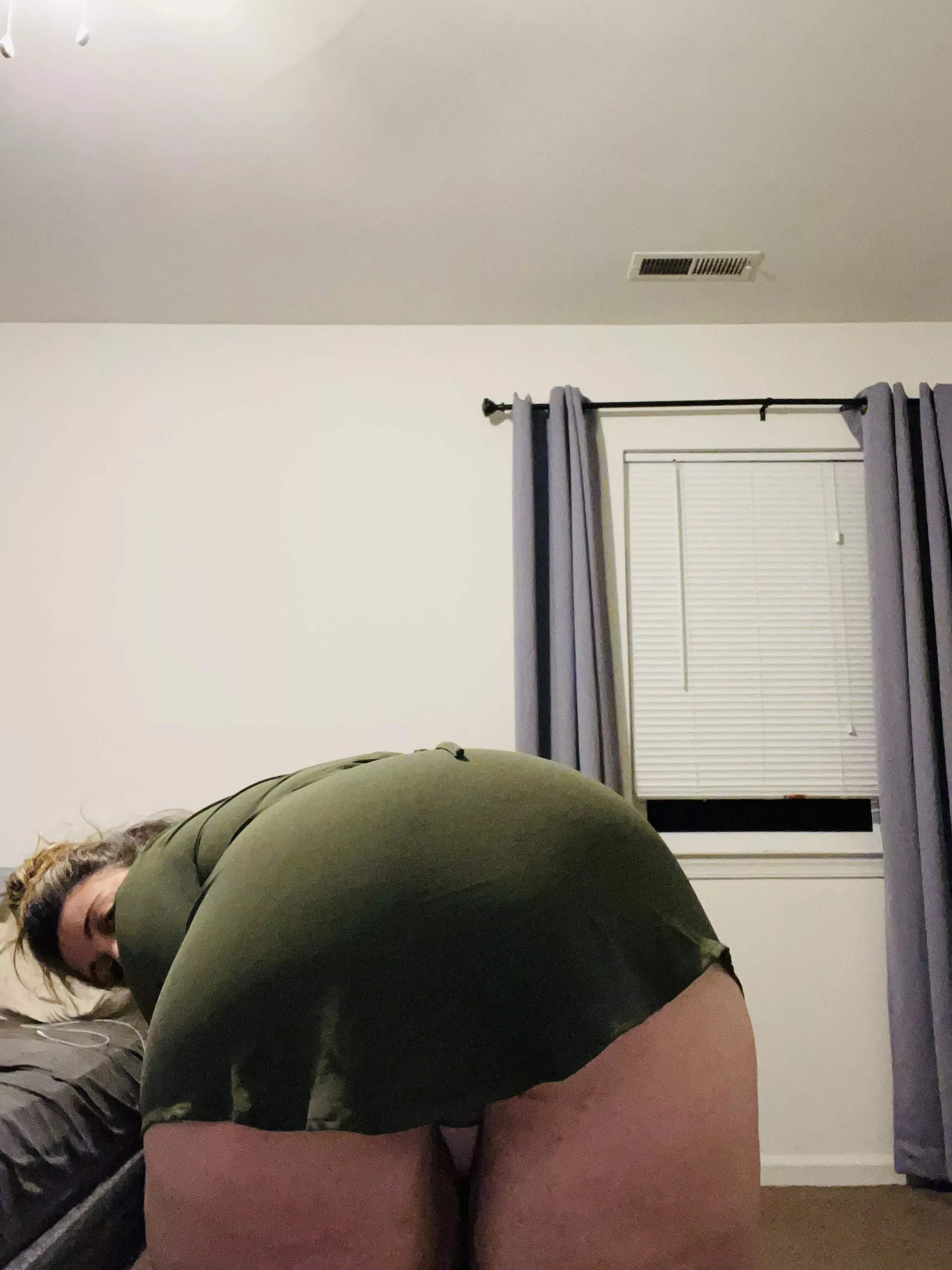 Come see what is under my dress😉