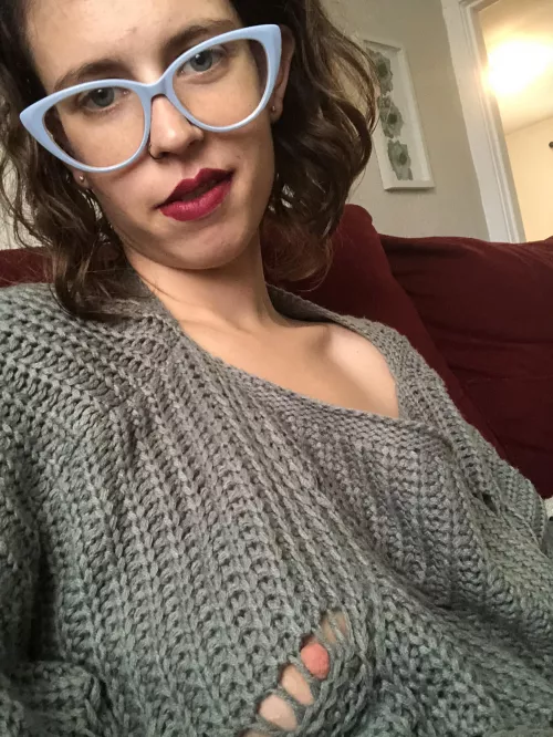 Come slip up in this sweater 👅💦