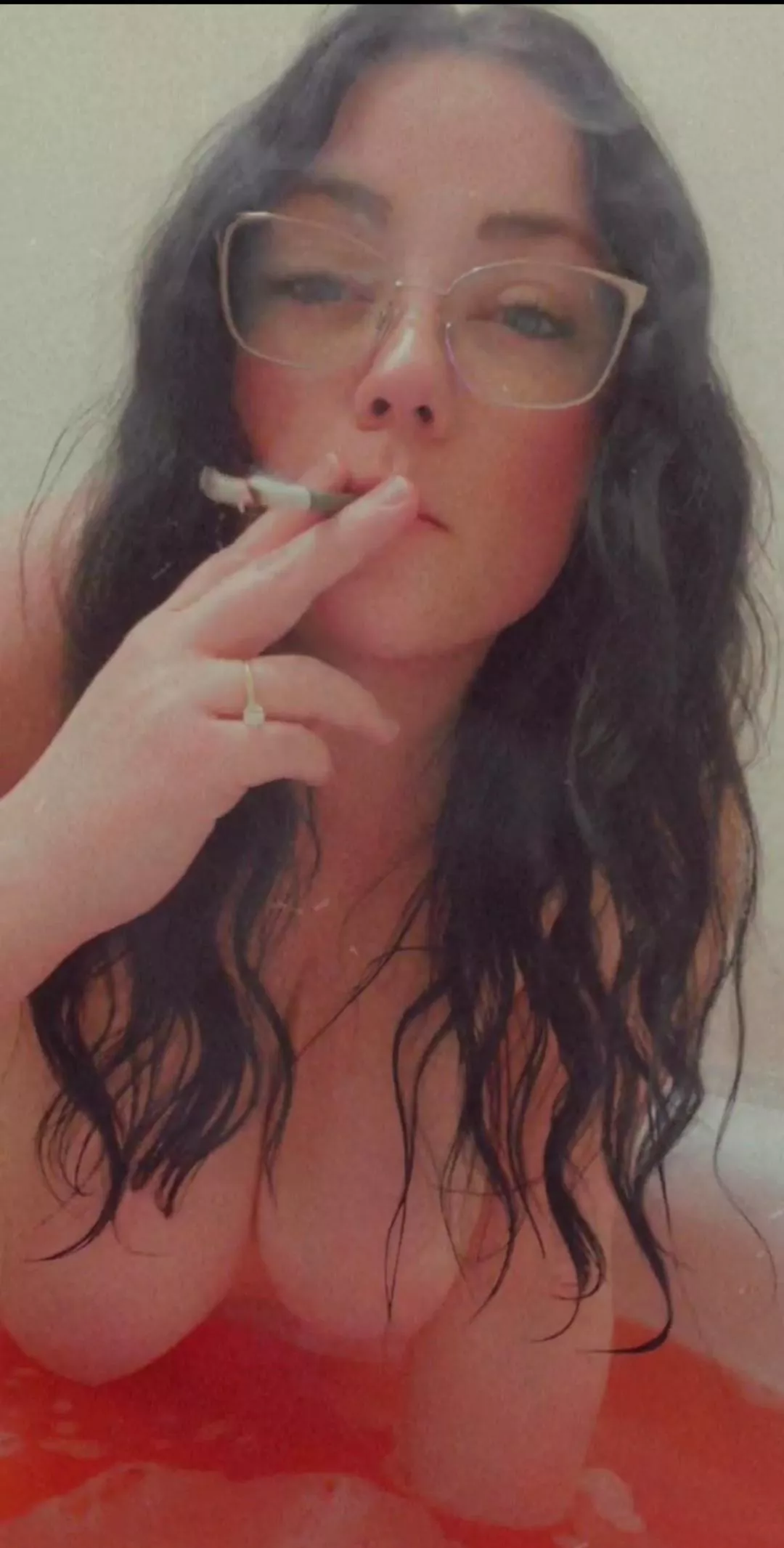 Come smoke a joint in the tub with me and my tits? I need attention 😩 😫