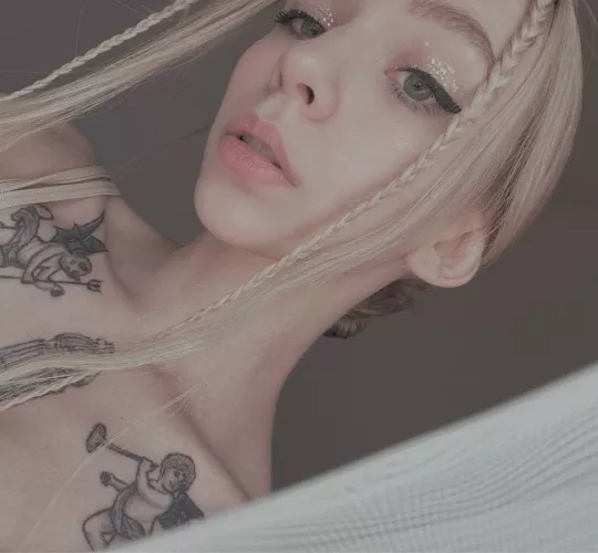 Come! Spend some time with me!🥰 Chaturbate > moonless_ or link in profile info!