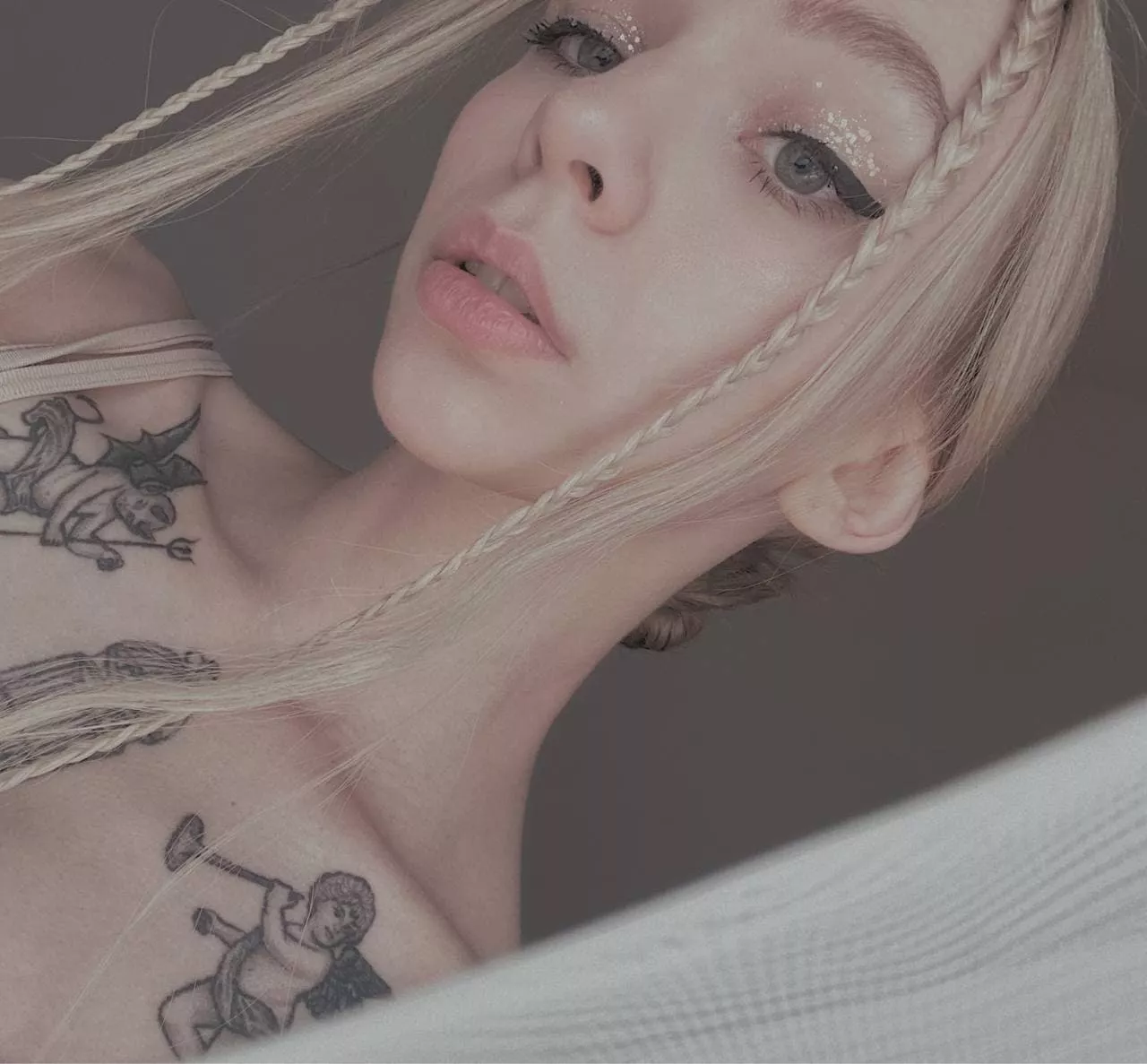 Come! Spend some time with me!🥰 Chaturbate > moonless_ or link in profile info!