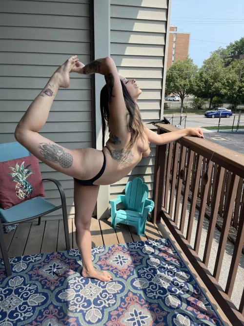 Come stretch with me 🧘‍♂️