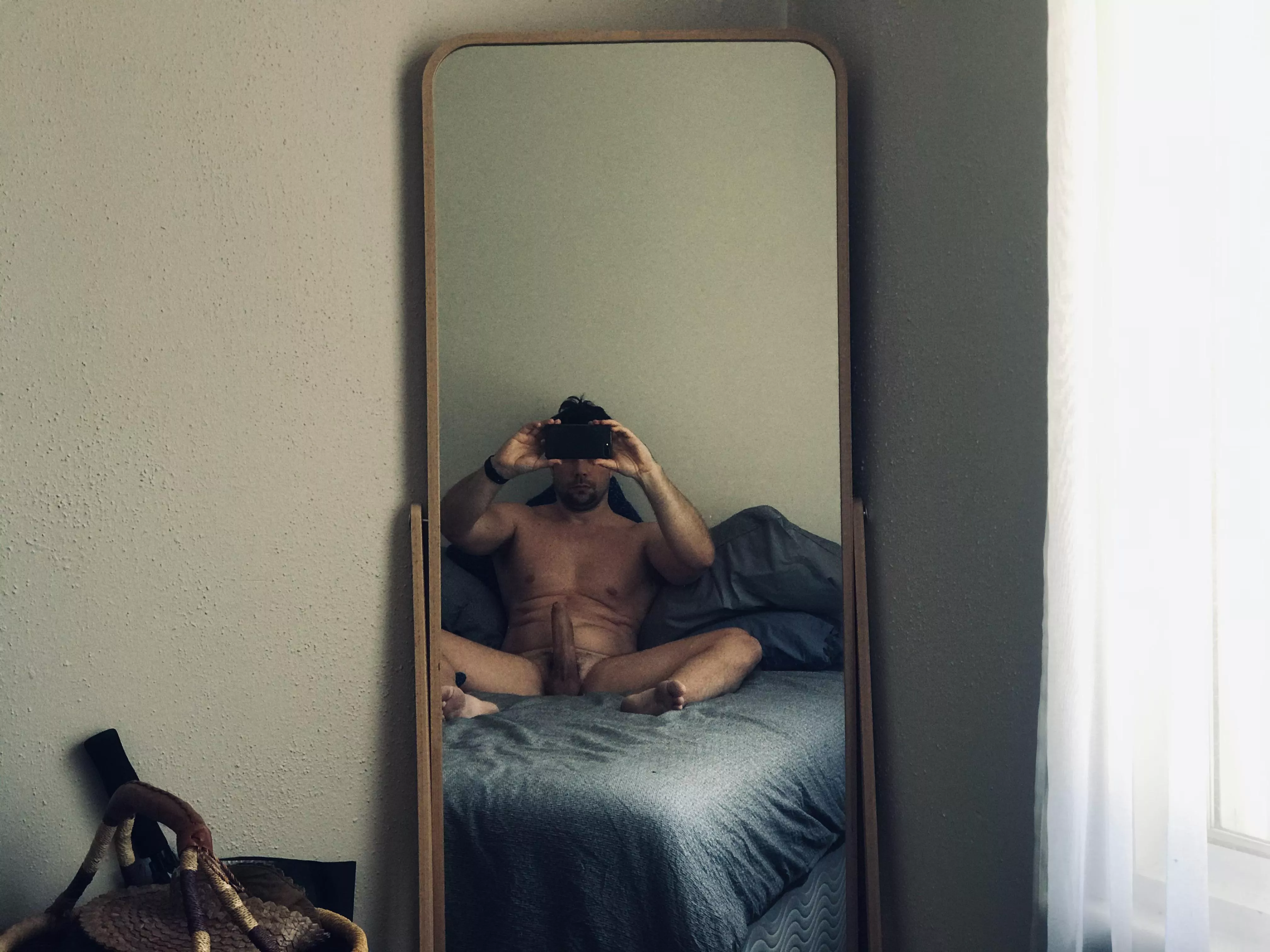 Come to bed with me Come to bed with me