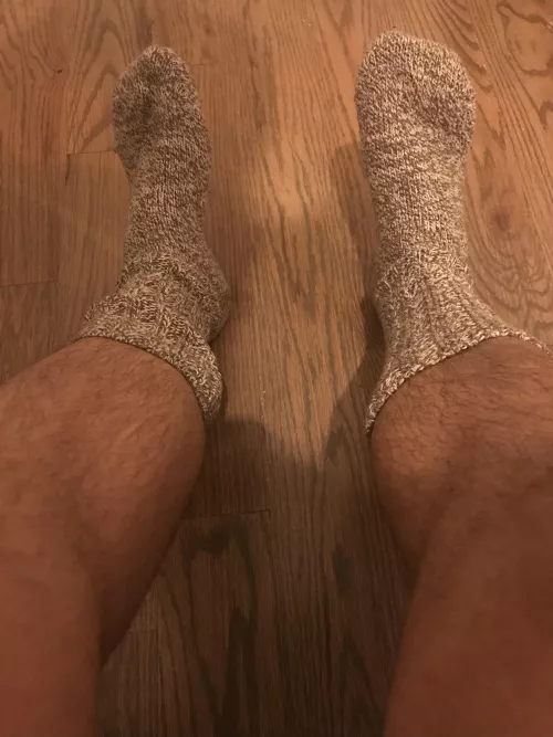 Come worship my sweaty feet 💦😈